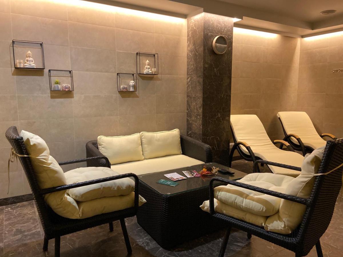 Park Hotel Dnipro Esterno foto