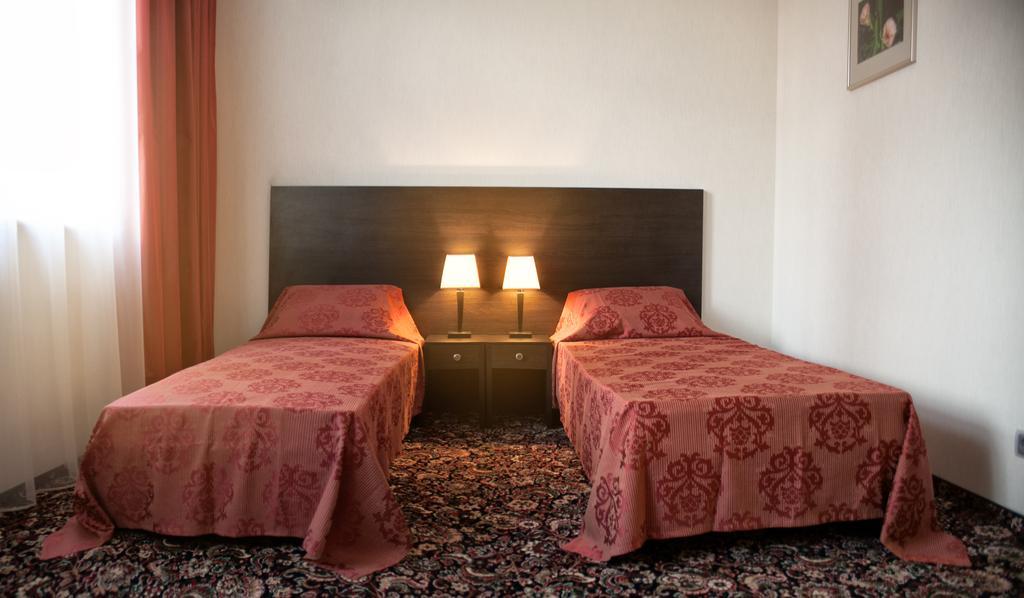 Park Hotel Dnipro Esterno foto