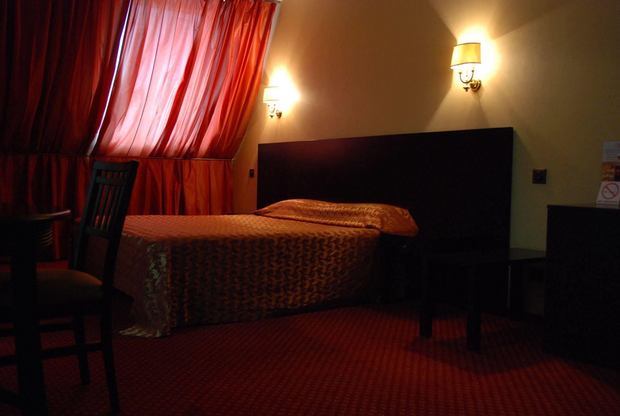 Park Hotel Dnipro Esterno foto