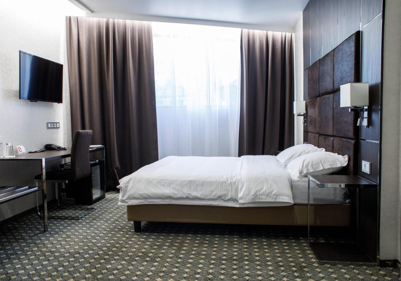 Park Hotel Dnipro Esterno foto