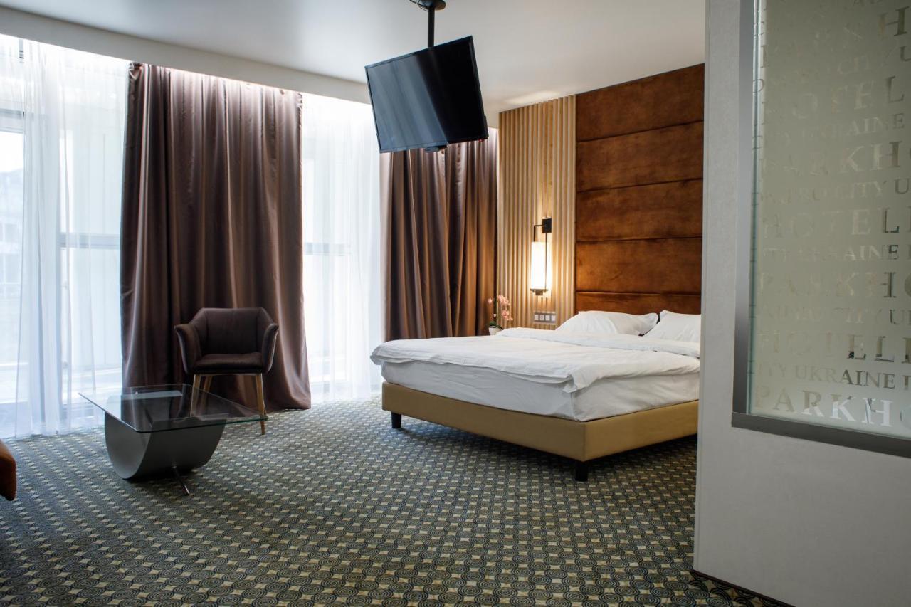 Park Hotel Dnipro Esterno foto