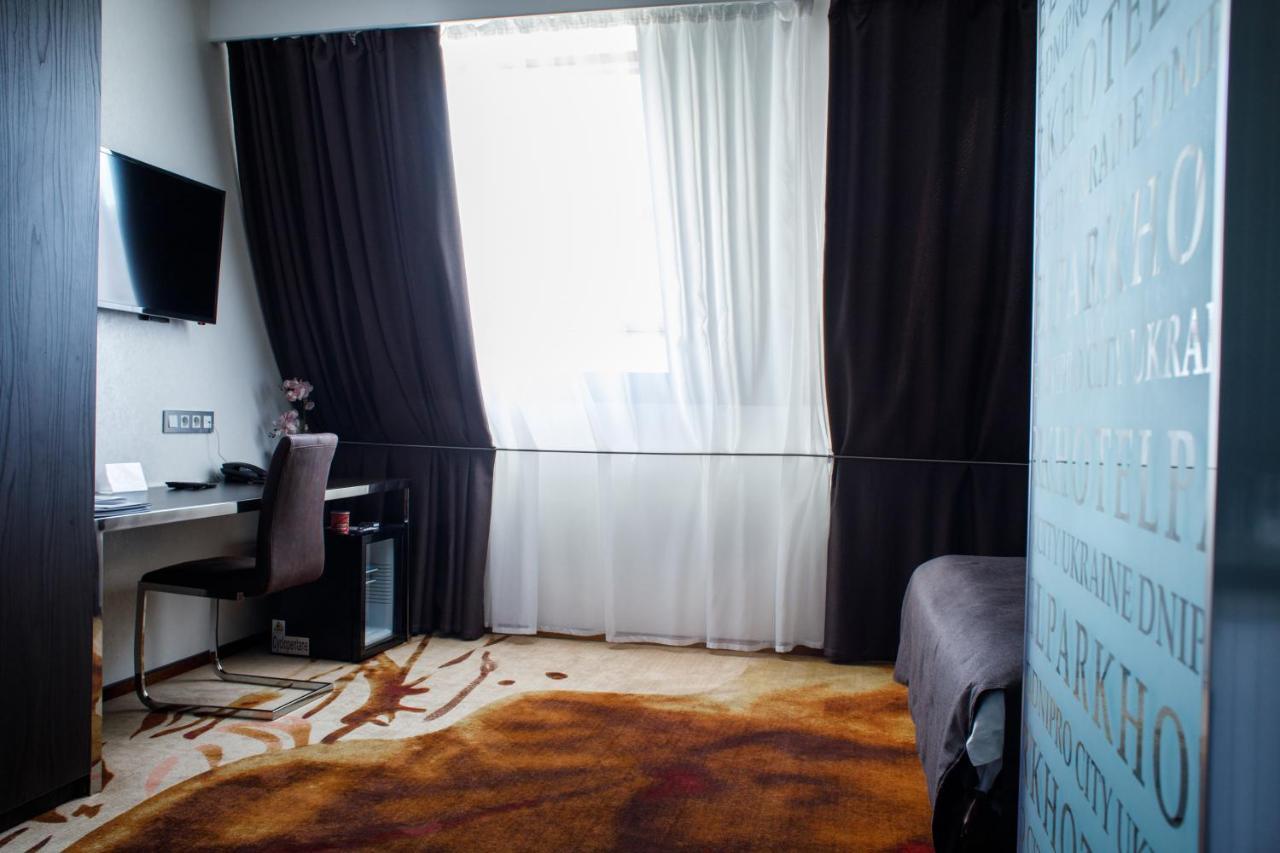 Park Hotel Dnipro Esterno foto
